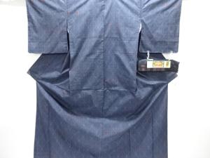 未使用品　縞に斜め格子模様織出し本場泥大島紬着物（5マルキ）